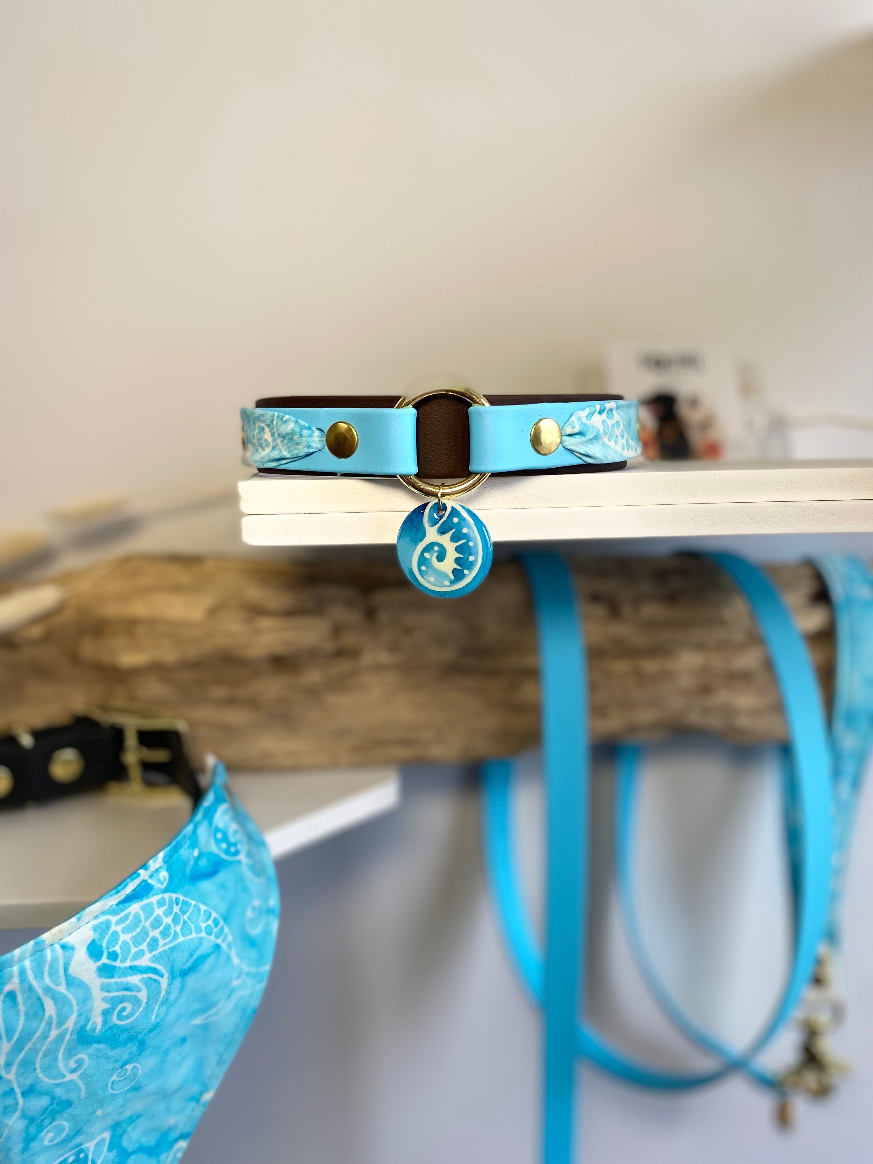 Set Éphémère - Abysse cyan - Porte médaille et médaille